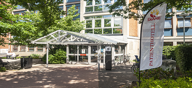 Huvudentrén till Patienthotellet på Entrégatan 5 i Lund. 